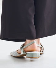 画像をギャラリービューアに読み込む, ビジューバックストラップローヒールパンプス/MOR111