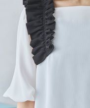 画像をギャラリービューアに読み込む, ショルダーフリルブラウス/MM43811