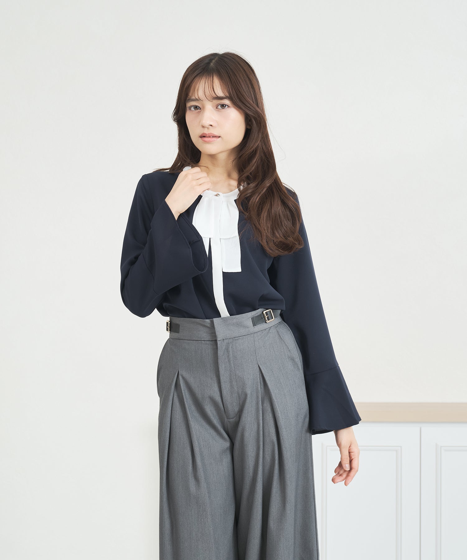 ACETATEボウタイブラウス(グレー) 0000000021132_2ROND1Z.jpg