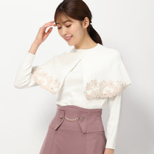 画像をギャラリービューアに読み込む, フラワー刺繍ケープニット (ホワイト)