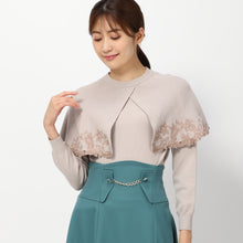 画像をギャラリービューアに読み込む, フラワー刺繍ケープニット (ベージュ)