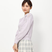 画像をギャラリービューアに読み込む, 【予約商品】ショルダー刺繍ニット/MM418304 (ラベンダー)