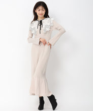 画像をギャラリービューアに読み込む, 【10月上旬発売予定/WEB先行予約販売】レース襟ロングニットワンピース/MM447408 (ベージュ)
