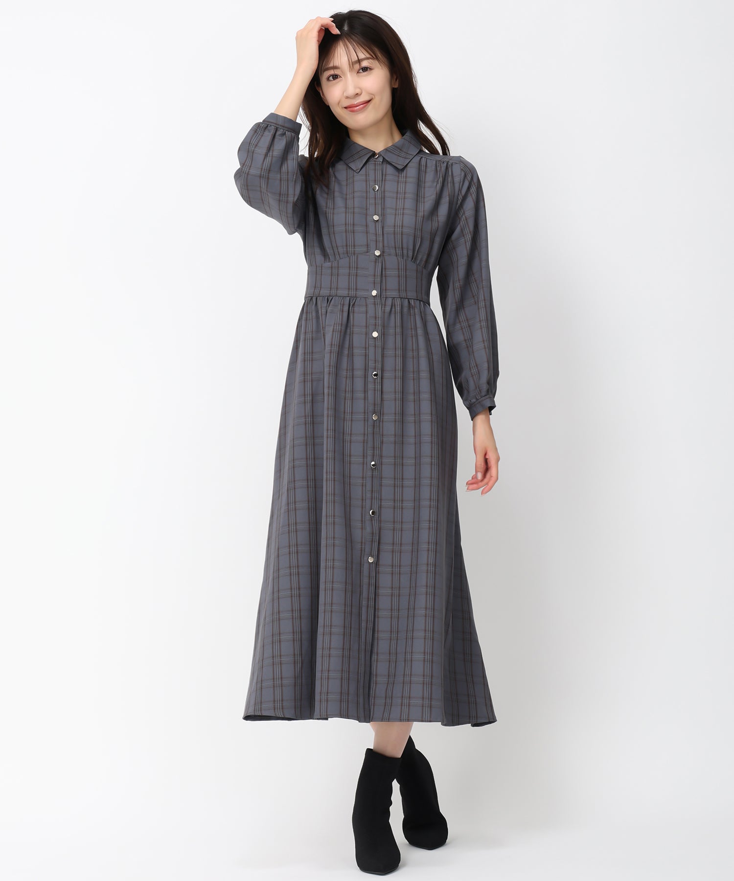 シャツワンピース　ベージュ　MI AND MOU 31 Sons de mode（トランテアン ソン ドゥ モード）の「肩開き