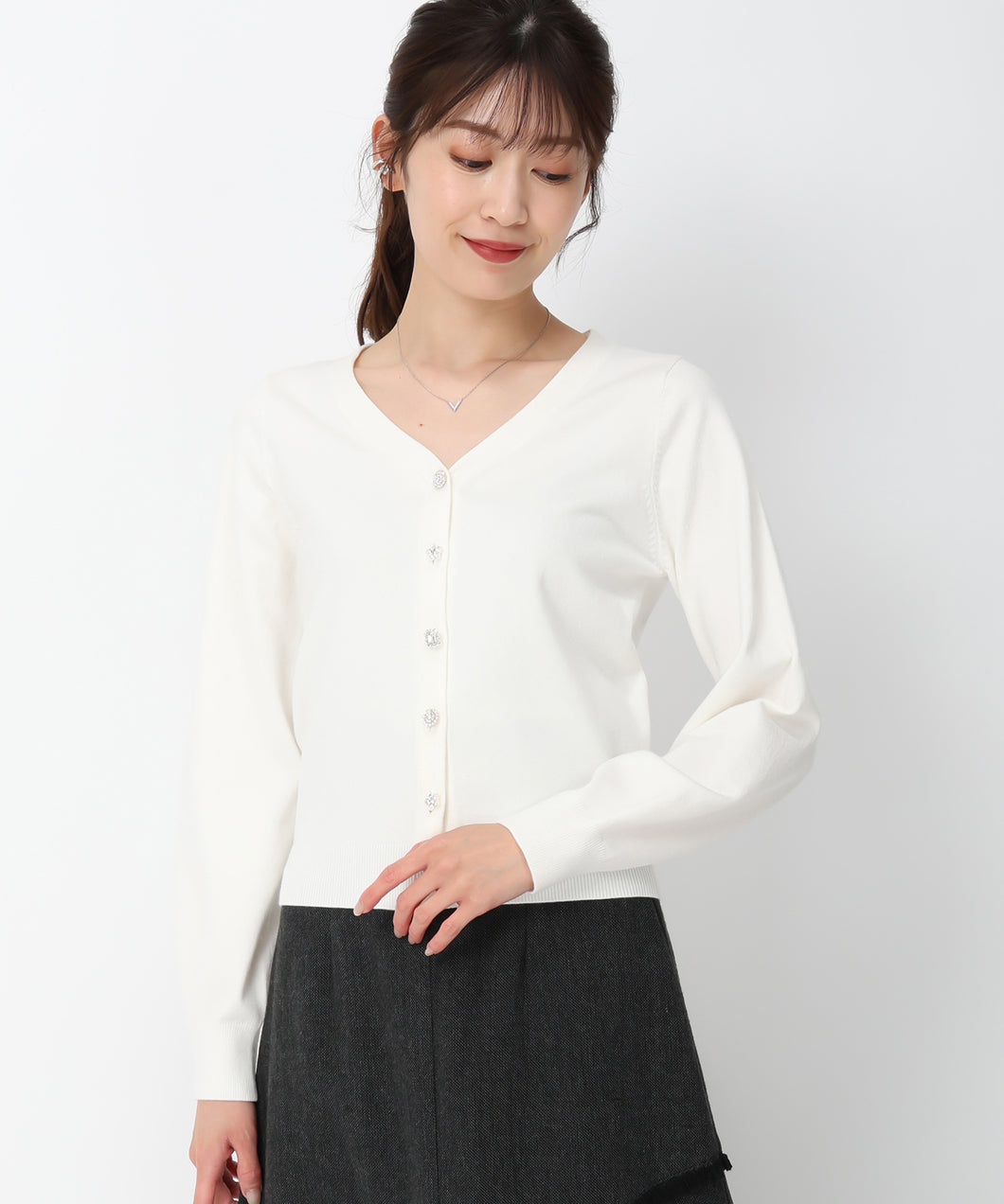 ビジュー釦Vネックカーデ/MM448405 (ホワイト)