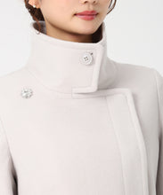 画像をギャラリービューアに読み込む, ブローチ付きスタンドカラー3wayコート/MM548606 3
