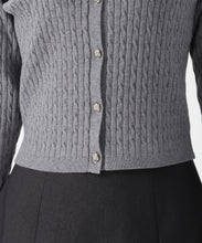 画像をギャラリービューアに読み込む, 【WEB限定予約販売/11月中旬発売予定】シャツ襟付きケーブルカーディガン/MM548410 5
