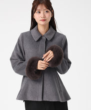 画像をギャラリービューアに読み込む, 2way袖ファーペプラムコート/MM558601 (グレー)
