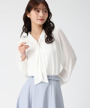画像をギャラリービューアに読み込む, リング付き2wayタイブラウス/MM618101 (ホワイト)
