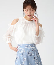 画像をギャラリービューアに読み込む, オープンショルダーフリルブラウス/MM618105 (ホワイト)
