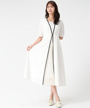 画像をギャラリービューアに読み込む, フロントプリーツ配色ワンピース/MM627401 (ホワイト)
