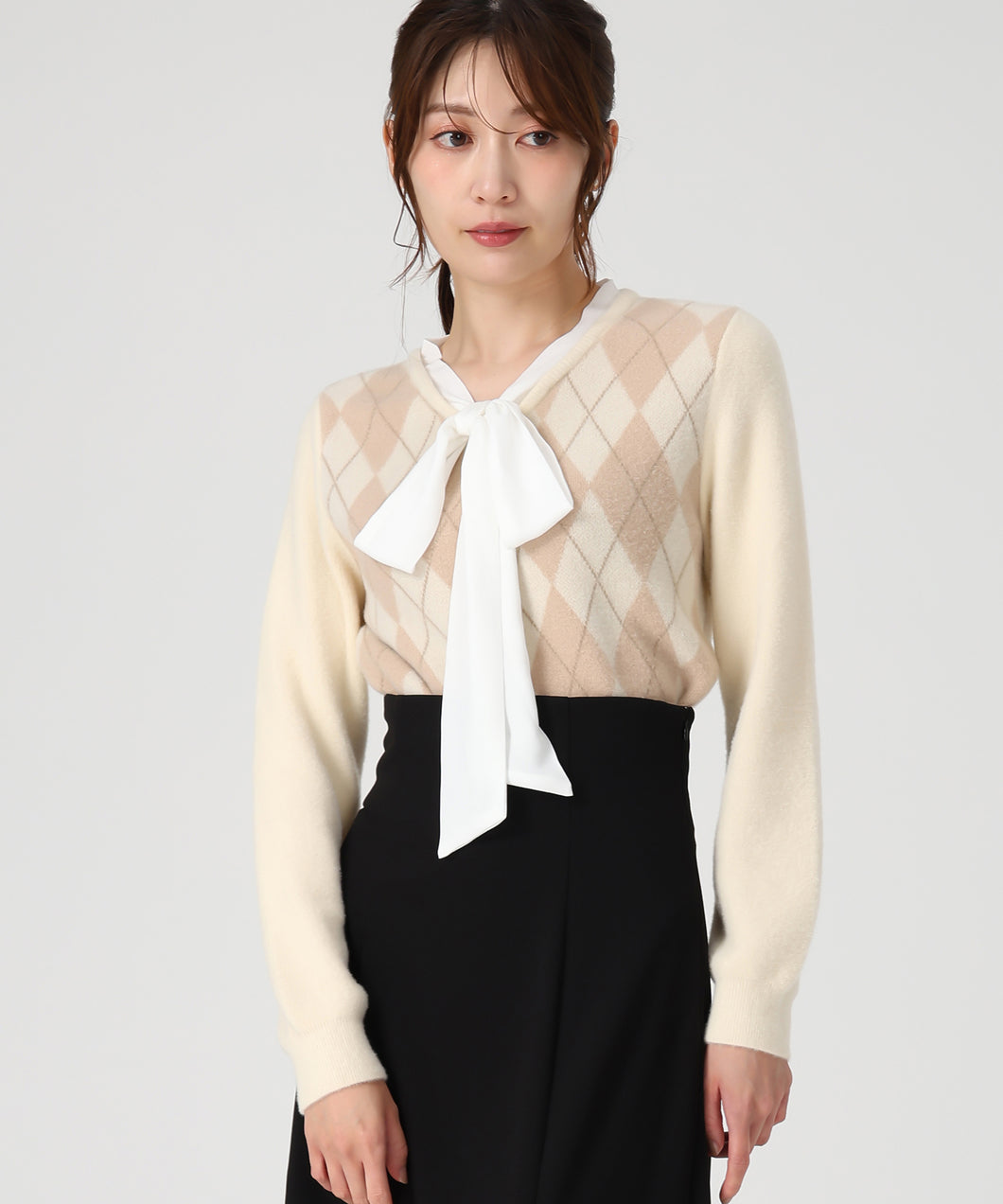 10月上旬発売予定　一部店舗限定　リボンボウタイアーガイルニット/MM558308