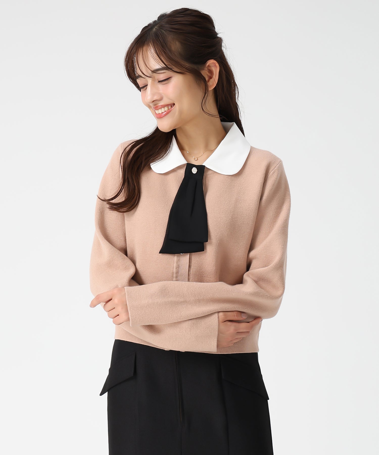 再入荷】【一部店舗限定】3way衿×タイ付きビジュ釦カーディガン