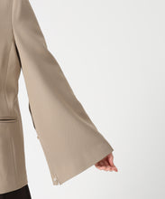 画像をギャラリービューアに読み込む, 【一部店舗限定アイテム】2wayスリットスリーブテーラードジャケット/TT558501

