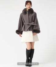 画像をギャラリービューアに読み込む, 【再入荷】【グレージュのみ12月下旬予約】ブローチ付きポンチョコート/MM548603
