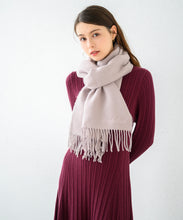 画像をギャラリービューアに読み込む, ブローチ付きAラインニットワンピース/MM447402
