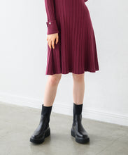 画像をギャラリービューアに読み込む, ブローチ付きAラインニットワンピース/MM447402
