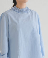 画像をギャラリービューアに読み込む, 【一部店舗限定】フリルスタンドカラーブラウス/MM658110
