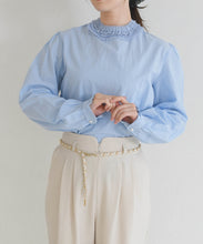 画像をギャラリービューアに読み込む, 【一部店舗限定】フリルスタンドカラーブラウス/MM658110
