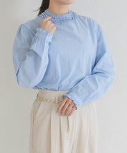 画像をギャラリービューアに読み込む, 【一部店舗限定】フリルスタンドカラーブラウス/MM658110
