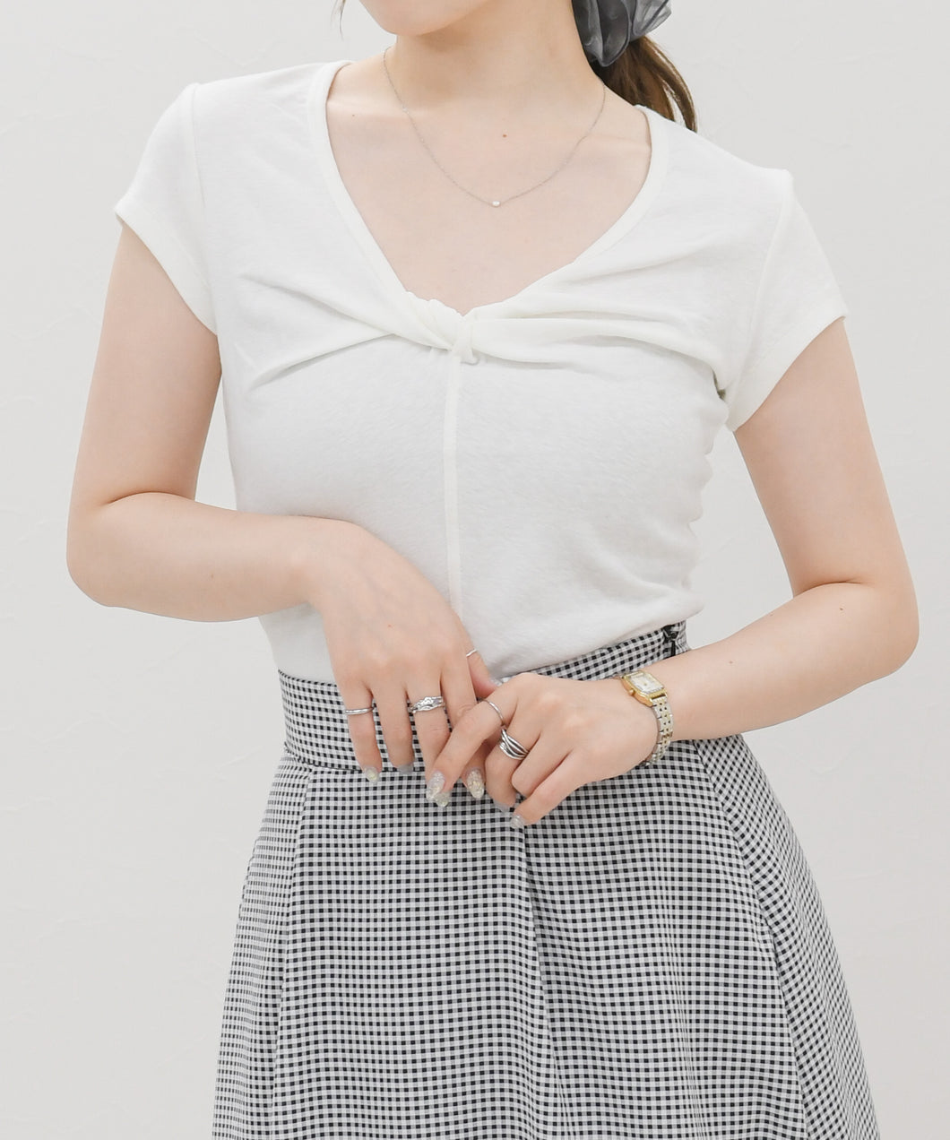 一部店舗限定】フロントツイスト半袖カットソー/MM658213 – MISCH