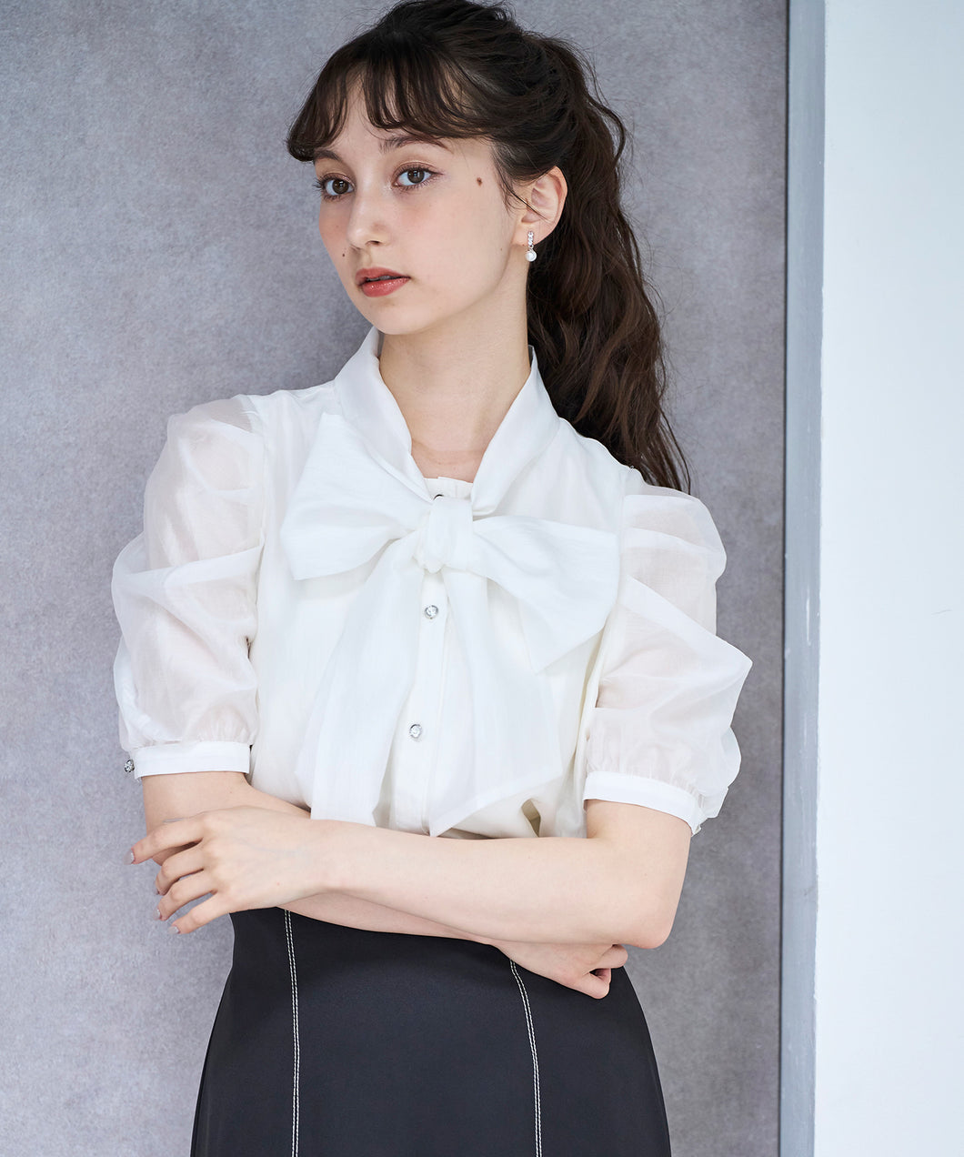 【STUMBLY】24商品　シアーブラウス　 36 ネイビー SHIPS any:〈手洗い可能〉シアー フリル バンドカラー シャツ ブラウス