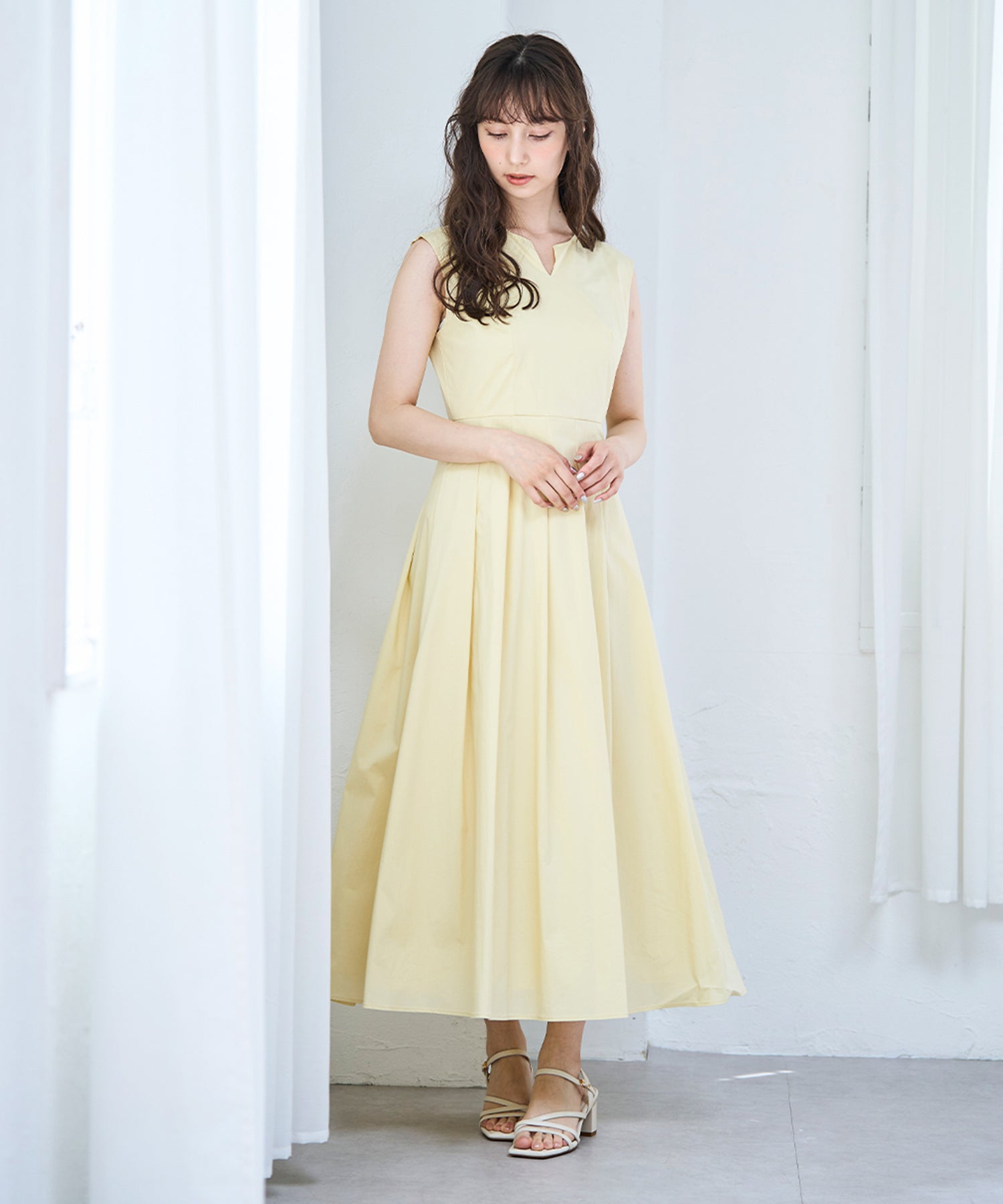 【DAKS】ダックス　イエロー系　花柄　ウエストリボン　ノースリーブ　ワンピース フラワーリボン 2WAYワンピース｜DAKS（ダックス）公式