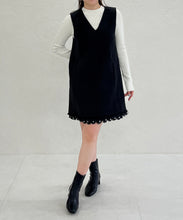 画像をギャラリービューアに読み込む, 【一部店舗限定】裾レースVネックミニジャンパースカート/MM657402
