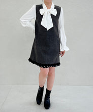画像をギャラリービューアに読み込む, 【一部店舗限定】裾レースVネックミニジャンパースカート/MM657402
