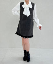 画像をギャラリービューアに読み込む, 【一部店舗限定】裾レースVネックミニジャンパースカート/MM657402
