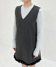 画像をギャラリービューアに読み込む, 【一部店舗限定】裾レースVネックミニジャンパースカート/MM657402
