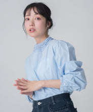 画像をギャラリービューアに読み込む, 【一部店舗限定】フリルスタンドカラーブラウス/MM658110
