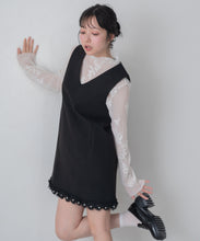 画像をギャラリービューアに読み込む, 【一部店舗限定】裾レースVネックミニジャンパースカート/MM657402
