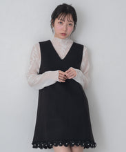 画像をギャラリービューアに読み込む, 【一部店舗限定】裾レースVネックミニジャンパースカート/MM657402
