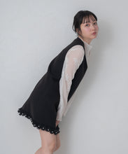 画像をギャラリービューアに読み込む, 【一部店舗限定】裾レースVネックミニジャンパースカート/MM657402
