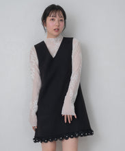 画像をギャラリービューアに読み込む, 【一部店舗限定】裾レースVネックミニジャンパースカート/MM657402
