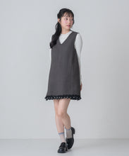 画像をギャラリービューアに読み込む, 【一部店舗限定】裾レースVネックミニジャンパースカート/MM657402

