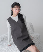 画像をギャラリービューアに読み込む, 【一部店舗限定】裾レースVネックミニジャンパースカート/MM657402
