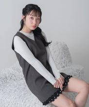 画像をギャラリービューアに読み込む, 【一部店舗限定】裾レースVネックミニジャンパースカート/MM657402
