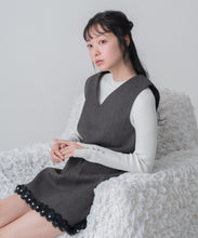 画像をギャラリービューアに読み込む, 【一部店舗限定】裾レースVネックミニジャンパースカート/MM657402
