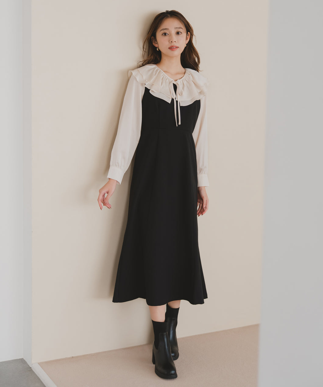 フリルカラーマーメイドワンピース/MM547411