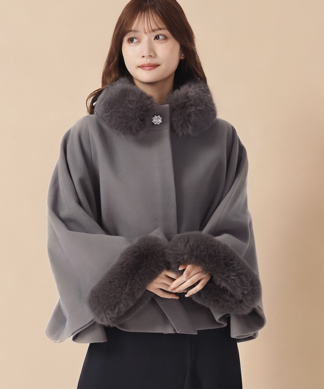 【再入荷】ブローチ付きポンチョコート/MM548603