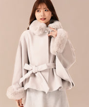 画像をギャラリービューアに読み込む, 【WEB限定予約販売/11月中旬発売予定】ブローチ付きポンチョコート/MM548603
