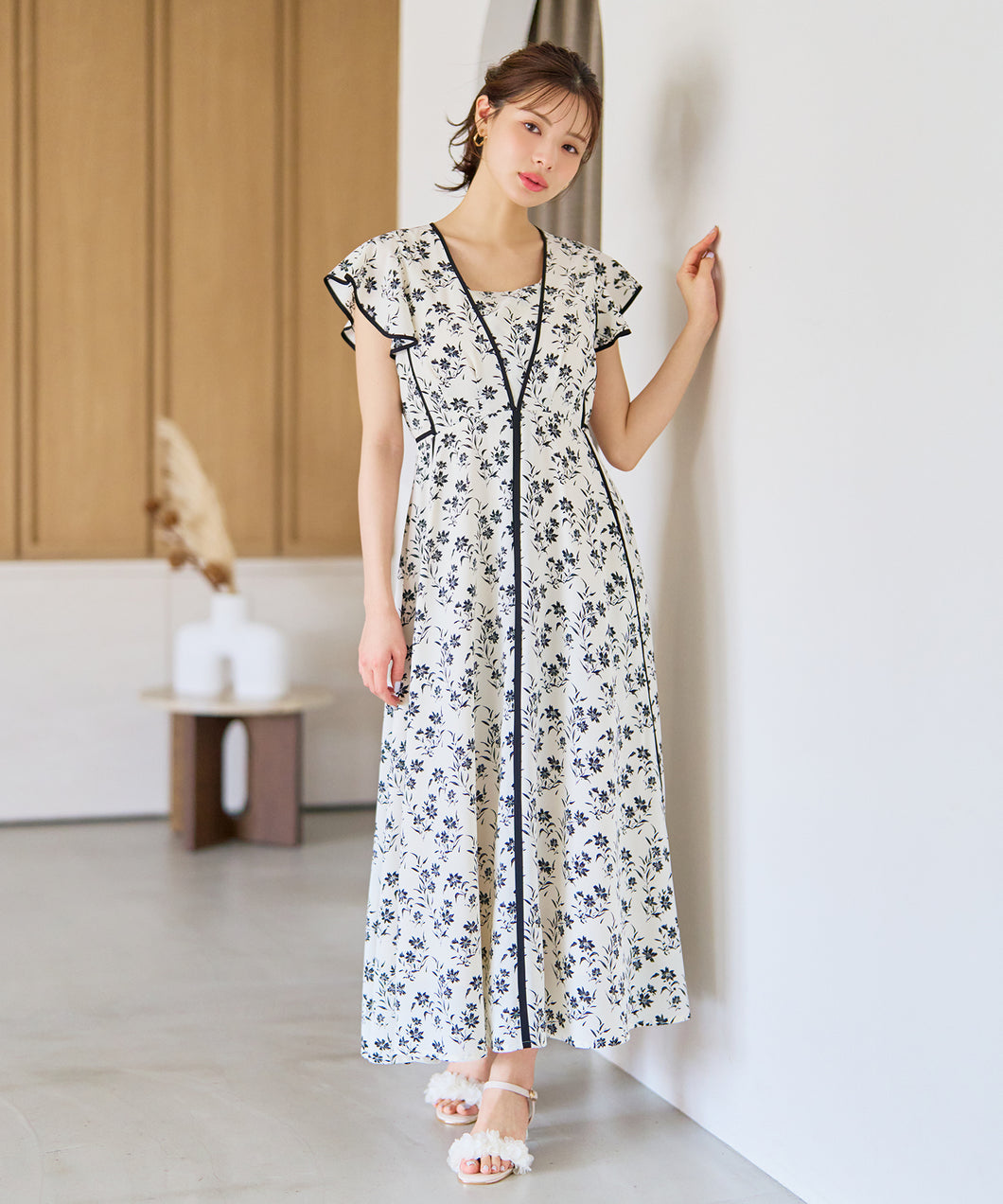 マンジュキッチさん専用 パイピングモノトーン花側ワンピース/MM627405 – MISCH MASCH|31 Sons
