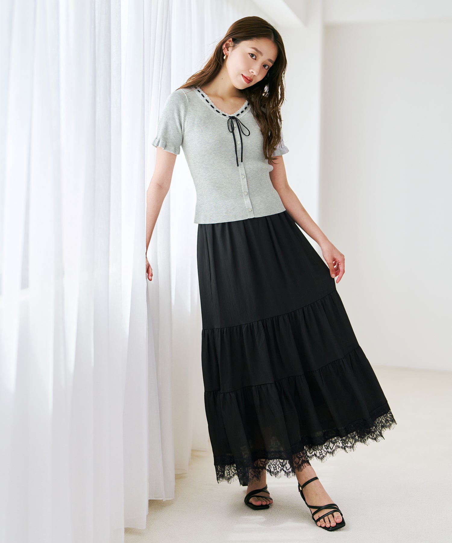 Blumarine シルク100% 半袖ニット リボン装飾 ブラック リボン付きレーストリムVネック半袖ニット/MM628313 – MISCH MASCH|31