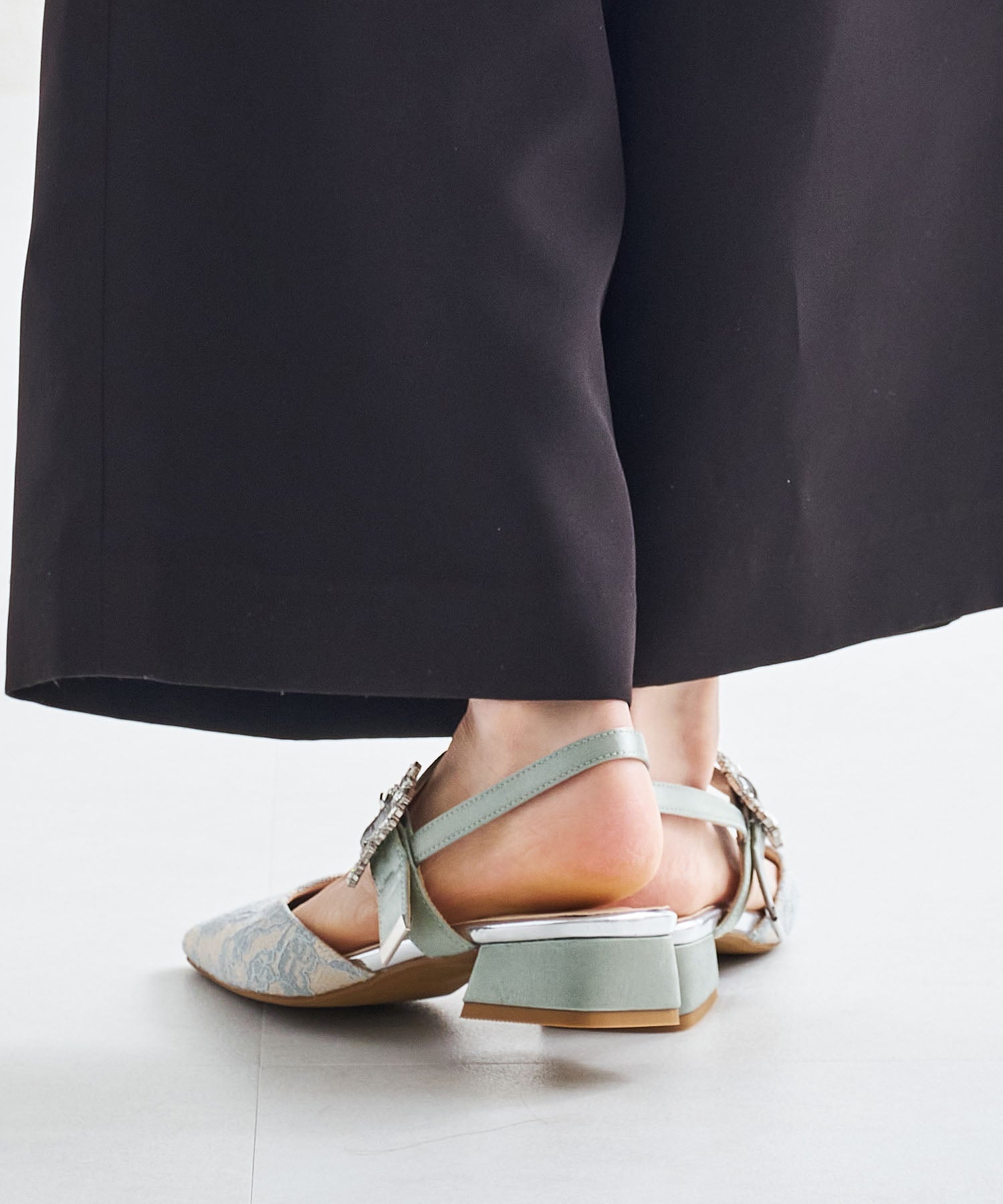 ビジューバックストラップローヒールパンプス/MOR111 – MISCH MASCH|31