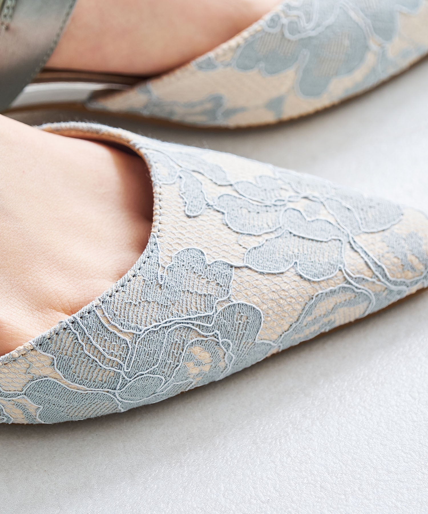 ビジューバックストラップローヒールパンプス/MOR111 – MISCH MASCH|31