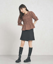 画像をギャラリービューアに読み込む, 一部店舗限定  シャーリングペプラムブラウス/TT558102
