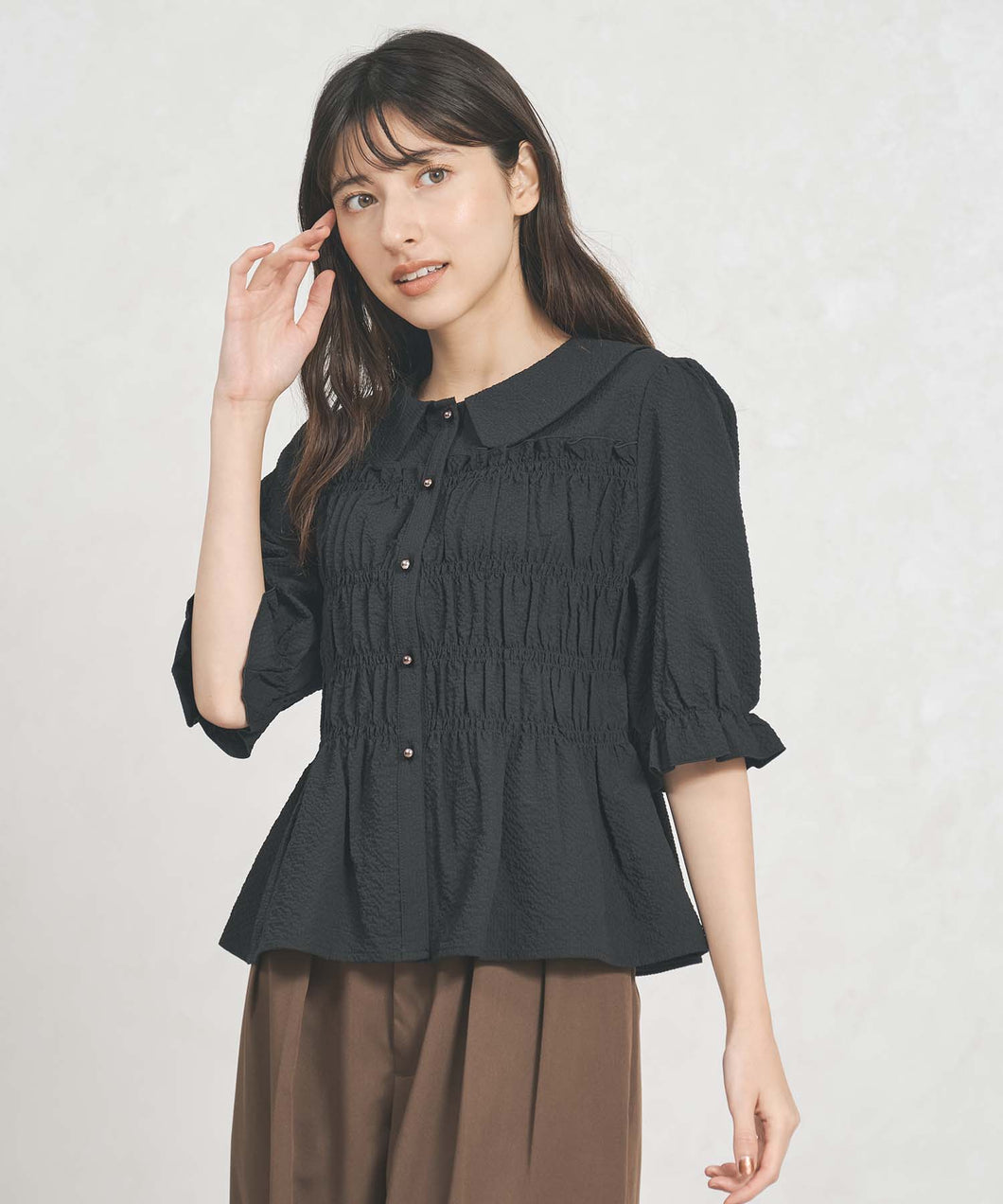 一部店舗限定  シャーリングペプラムブラウス/TT558102