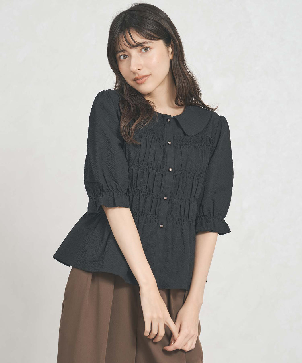 一部店舗限定  シャーリングペプラムブラウス/TT558102